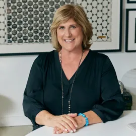 Lisa Bortman, Agent in  - Compass