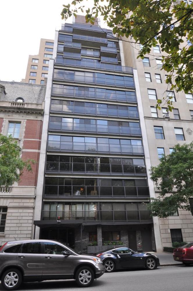 Building facade photo 1045 5th Ave