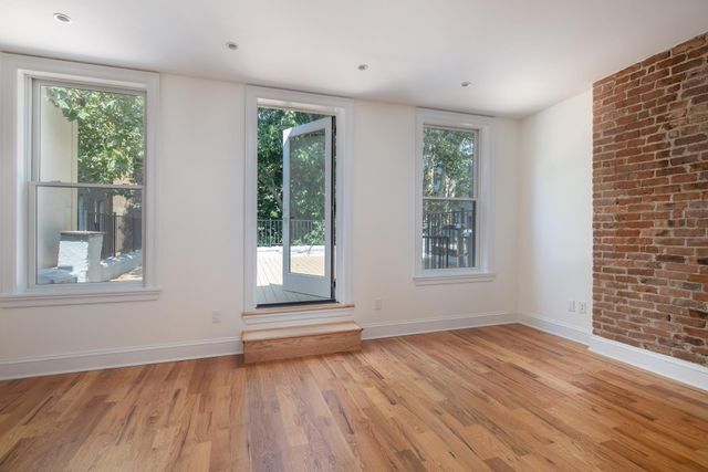 Photo of 174 Court St, Unit 3