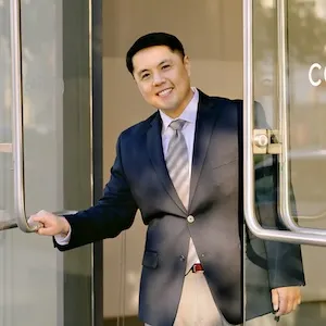 Hui Leung, Agent in  - Compass