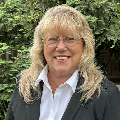 Headshot of Stephanie Petlow