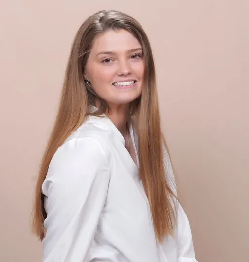 Laney Lassetter, Agent in  - Compass