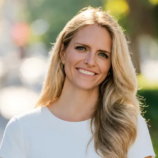 Kristina McPherson, Agent in  - Compass