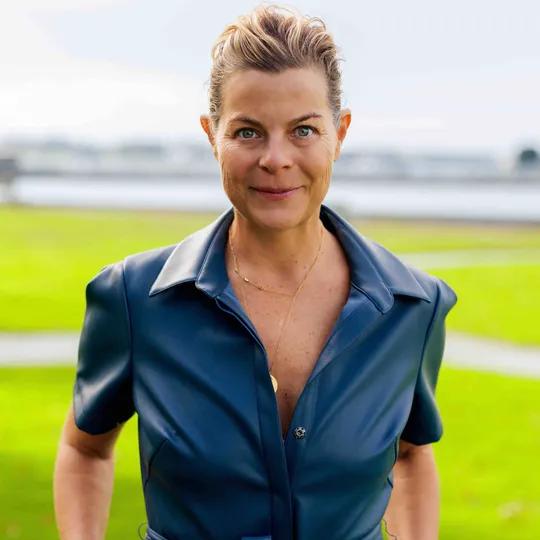 Kara Malkovich, Agent in  - Compass