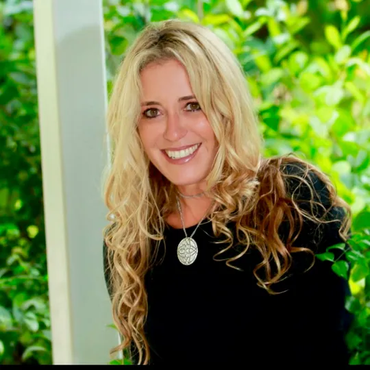 Elena Iturriaga, Agent in  - Compass