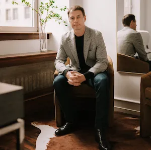 Sean Brewer, Agent in  - Compass