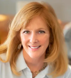 Lisa Greene, Agent in  - Compass