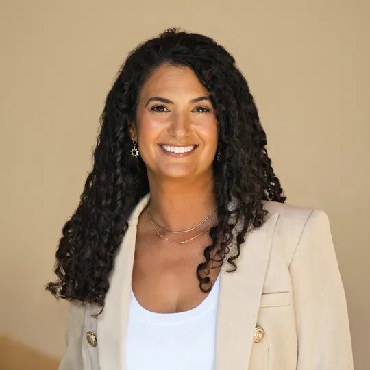 Stefanie Pollack, Agent in  - Compass