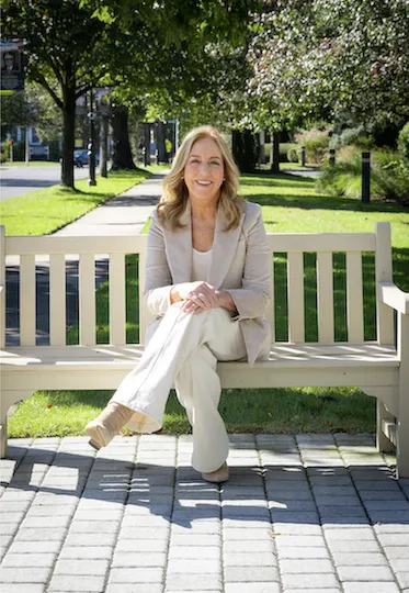 Adrienne McDougal, Agent in  - Compass