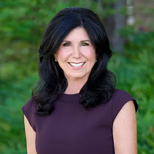 Lori Mahowald, Agent in  - Compass