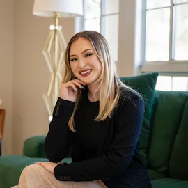 Michaela Abatti, Agent in  - Compass