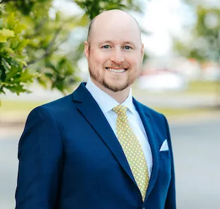 Benjamin McGann, Agent in  - Compass