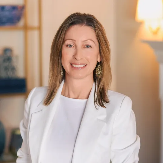 Jennifer Angeli, Agent in  - Compass