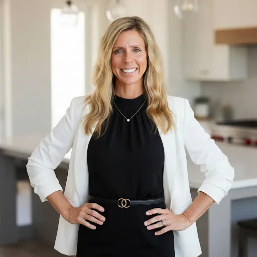 Kim Dobson, Agent in  - Compass