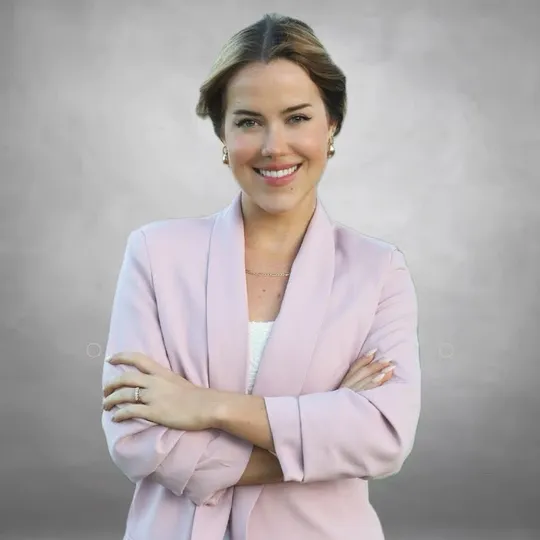 Emma Cooke, Agent in  - Compass
