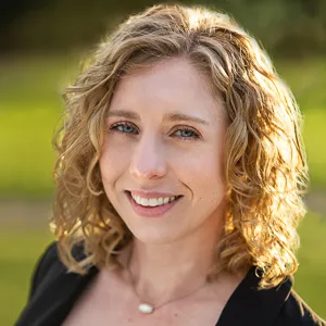 Mallory Winters, Agent in  - Compass