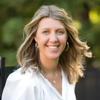 Megan Serbagi, Agent in  - Compass