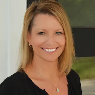 Barbie Bowen, Agent in  - Compass