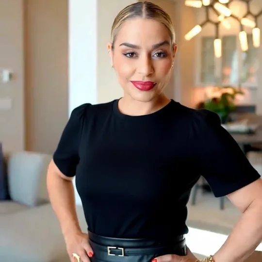 Elissa Urquiaga, Agent in  - Compass