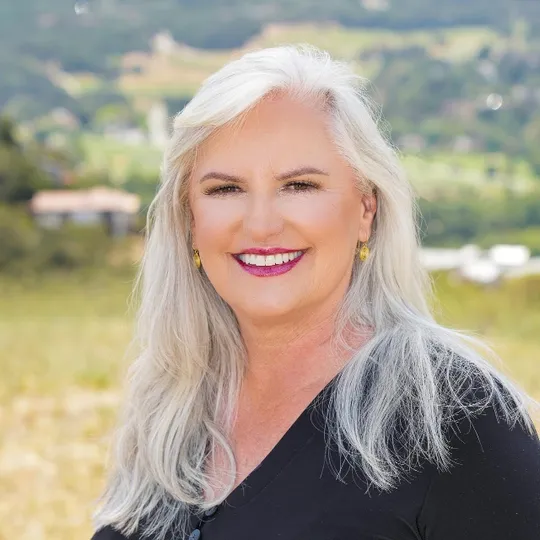 Lisa Guthrie, Agent in  - Compass