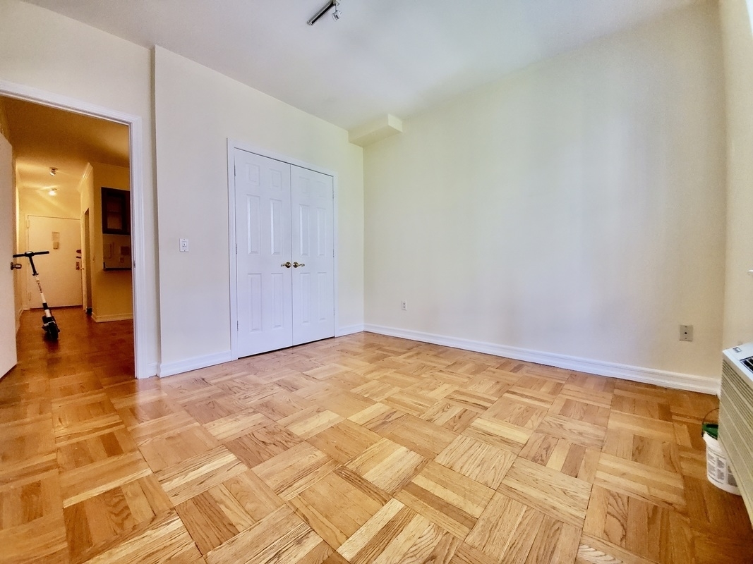 $52,000 | 335 E 54th St, Unit 5R | Midtown East