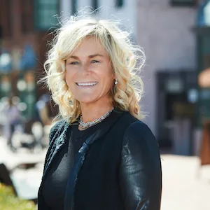 Kelly Loucas, Agent in  - Compass