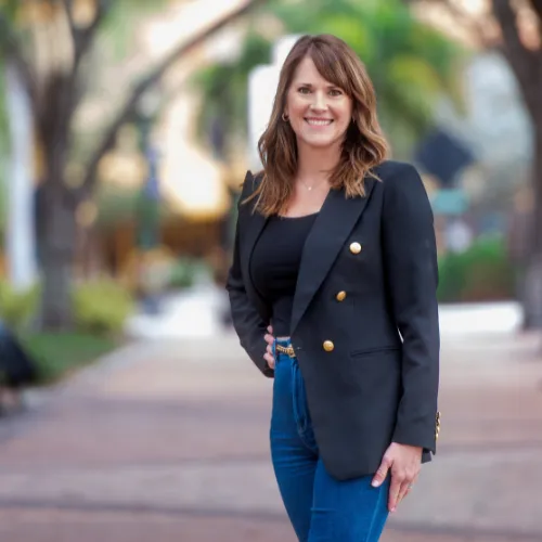 Kelly Bruno, Agent in  - Compass