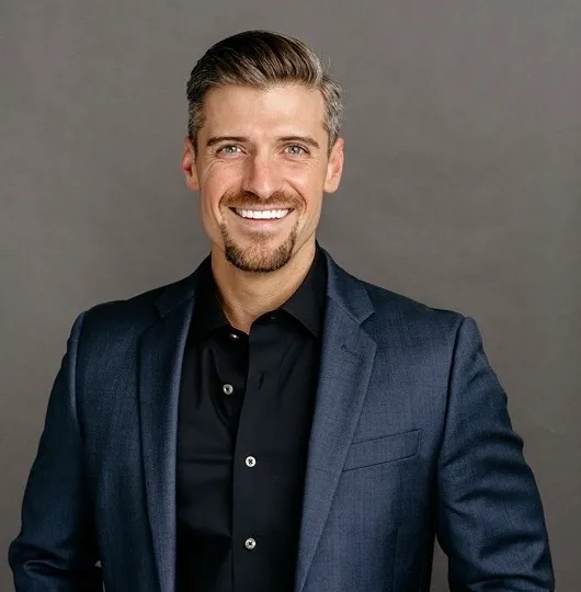 Brett Palmer, Agent in  - Compass