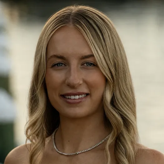 Shannon McKeon, Agent in  - Compass