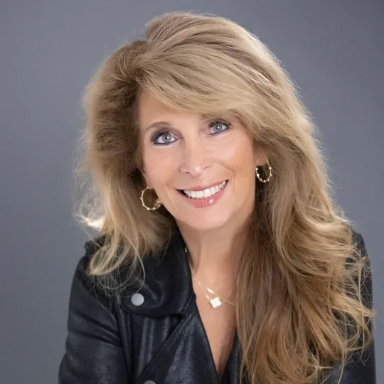 Lisa Snyder, Agent in  - Compass