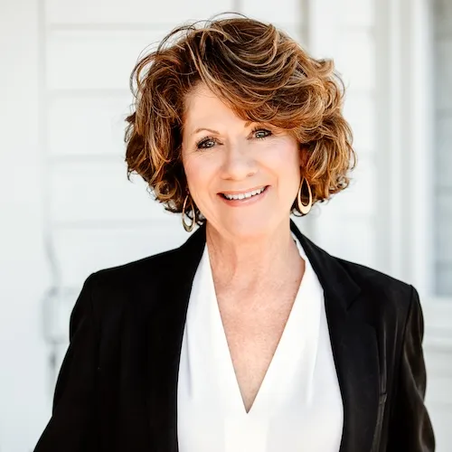 Lisa Lewis, Agent in  - Compass