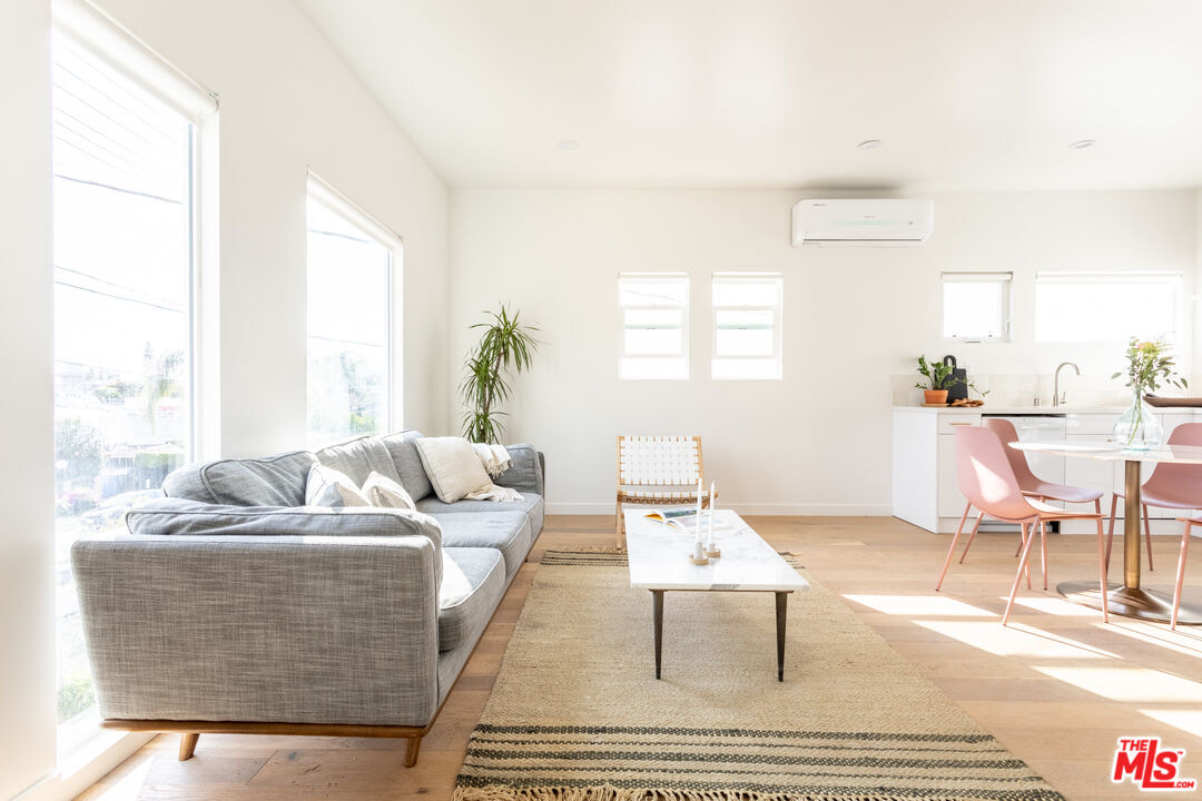 $3,995 | 3613 Bellevue | Los Angeles, CA  90026