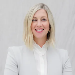 Laura Reif, Agent in  - Compass