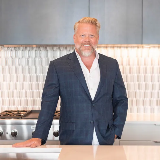 Leigh Hinton, Agent in  - Compass