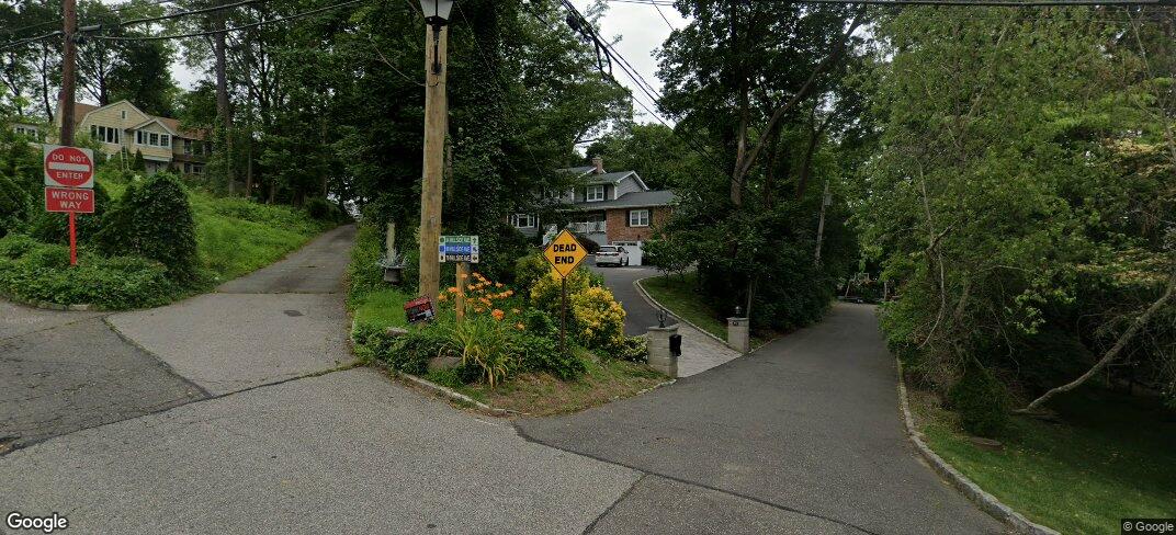 80 Hillside Ave, Roslyn Heights, NY 11577