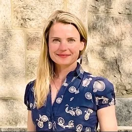 Molly McDonough, Agent in  - Compass