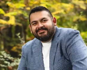 Jonathan Verano, Agent in  - Compass