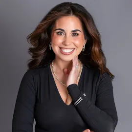Lauren Coulter, Agent in  - Compass