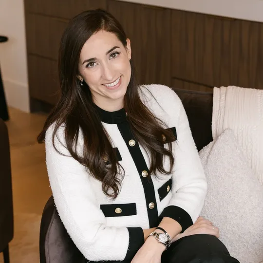 Stephanie Henric, Agent in  - Compass