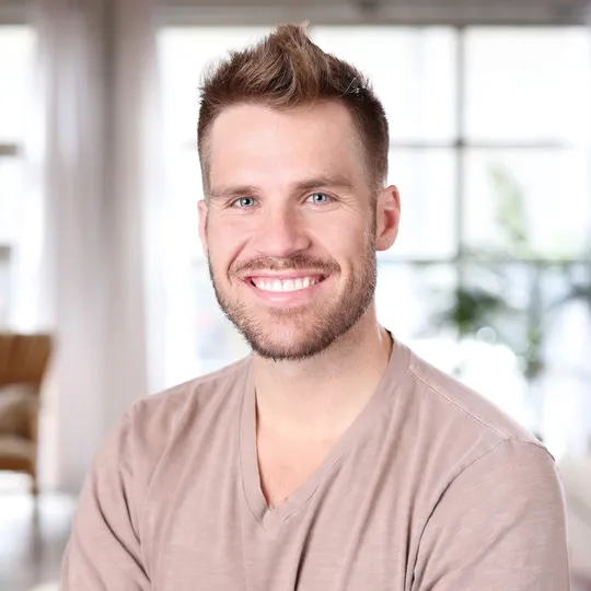 Jake Stenger, Agent in  - Compass