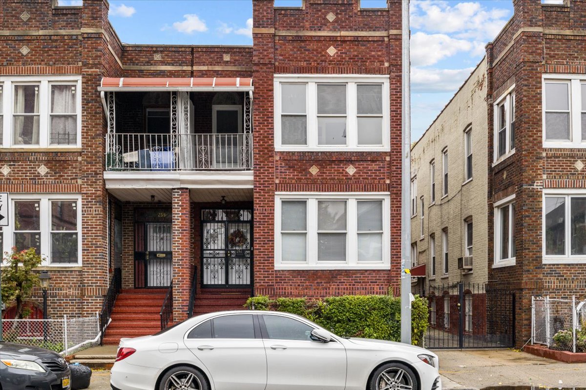 $3,250 | 263 Montgomery St, Unit 2 | Crown Heights