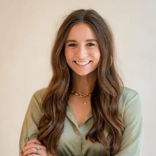 Avery Priest, Agent in  - Compass