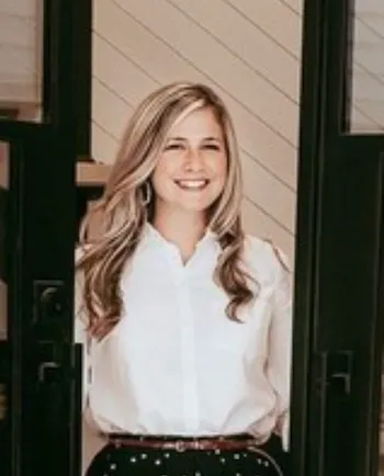 Lydia Pettit Volz, Agent in  - Compass