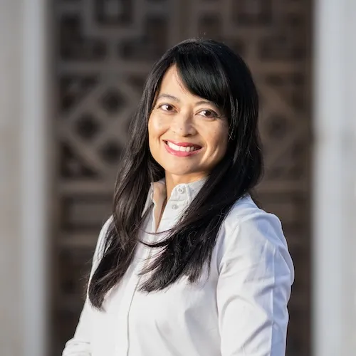 Jennifer Dertouzos, Agent in  - Compass