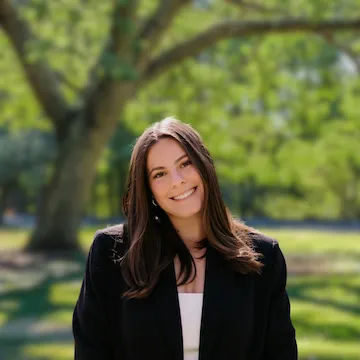 Chloe Gold, Agent in  - Compass