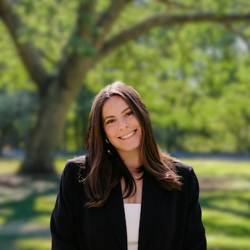 Headshot of Chloe Gold