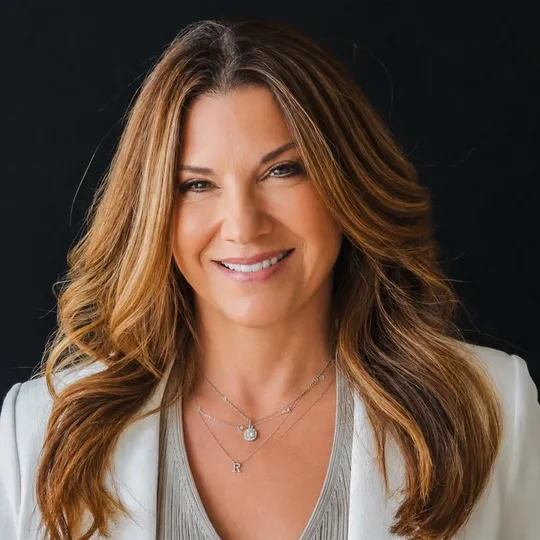 Robyn Schatz, Agent in  - Compass