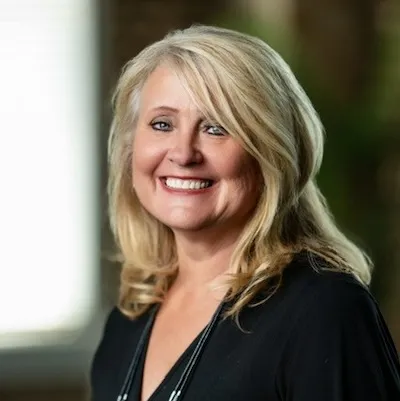 Kim Umber, Agent in  - Compass