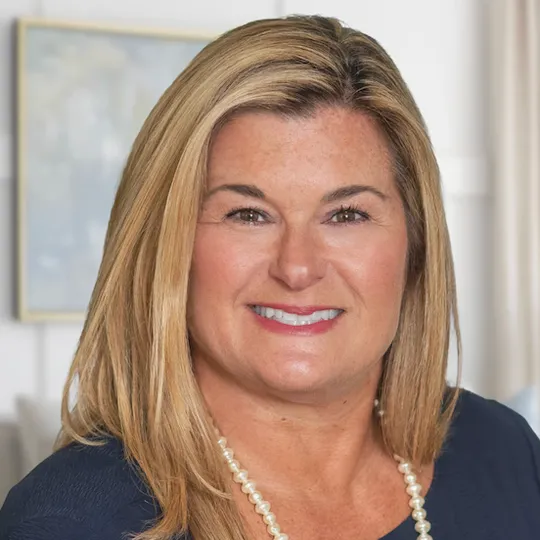 Jolynne Szymanski, Agent in  - Compass