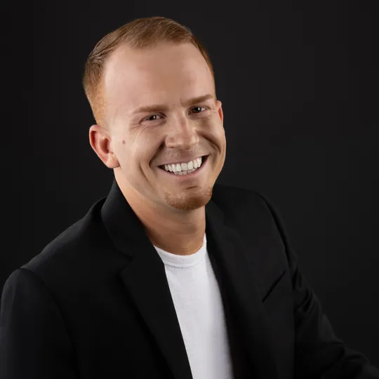 Luke Smith, Agent in  - Compass